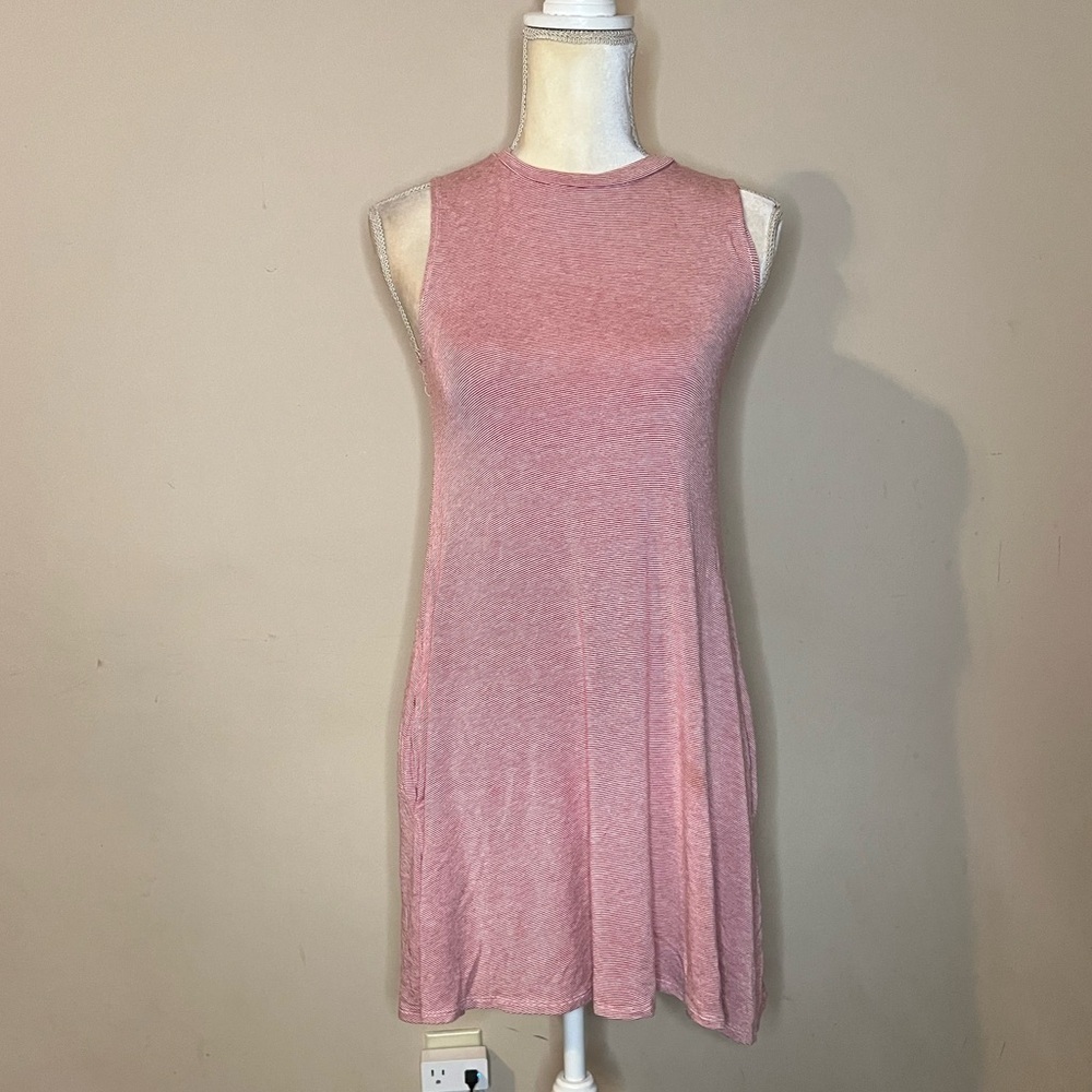 ⭐️ 3 For $15 Elan Sleeveless Dress - Picture 2 of 6